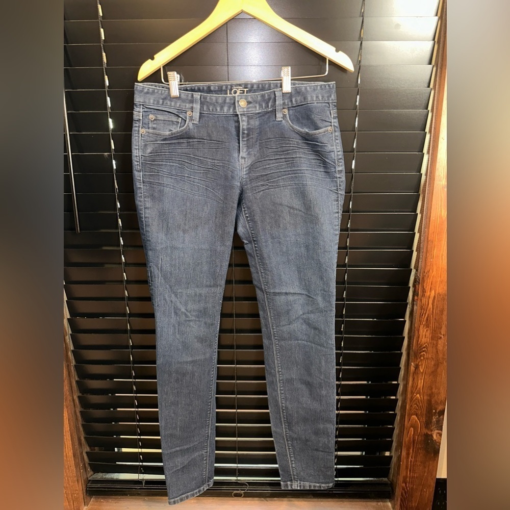 EUC Loft  blue color Jeans skinny leg